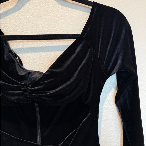NWOT Black Velvet long sleeve mini Dress - Picture 8 of 11